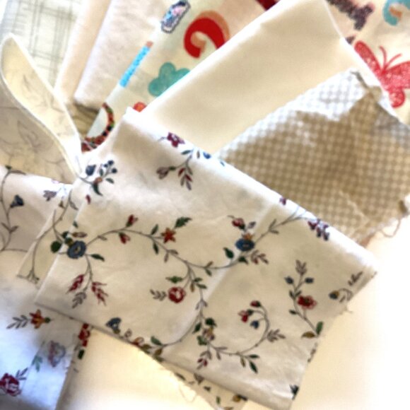A Bundle Bag of Off-White / Cream Cotton Fabrics Material Scraps Quilting Sewing - Picture 4 of 7
